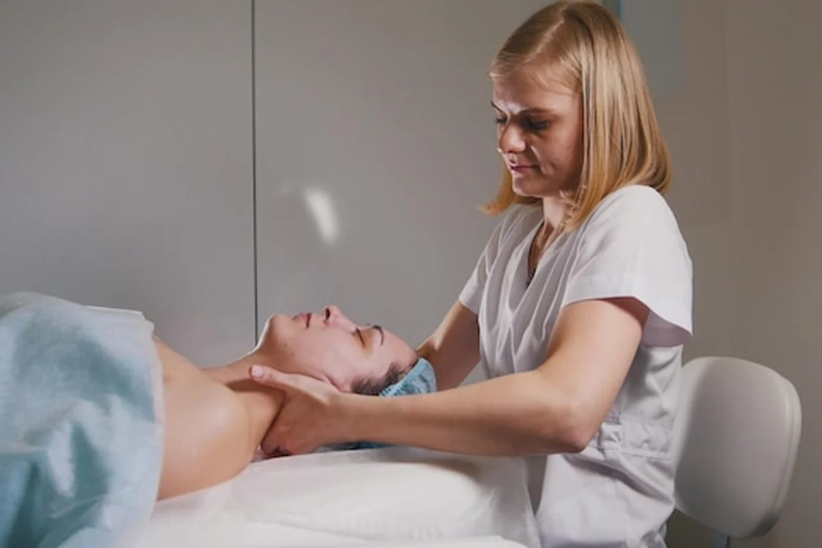 Koszt masażu kobido w salonie spa - ceny zabiegów i czynniki wpływające na ich wysokość