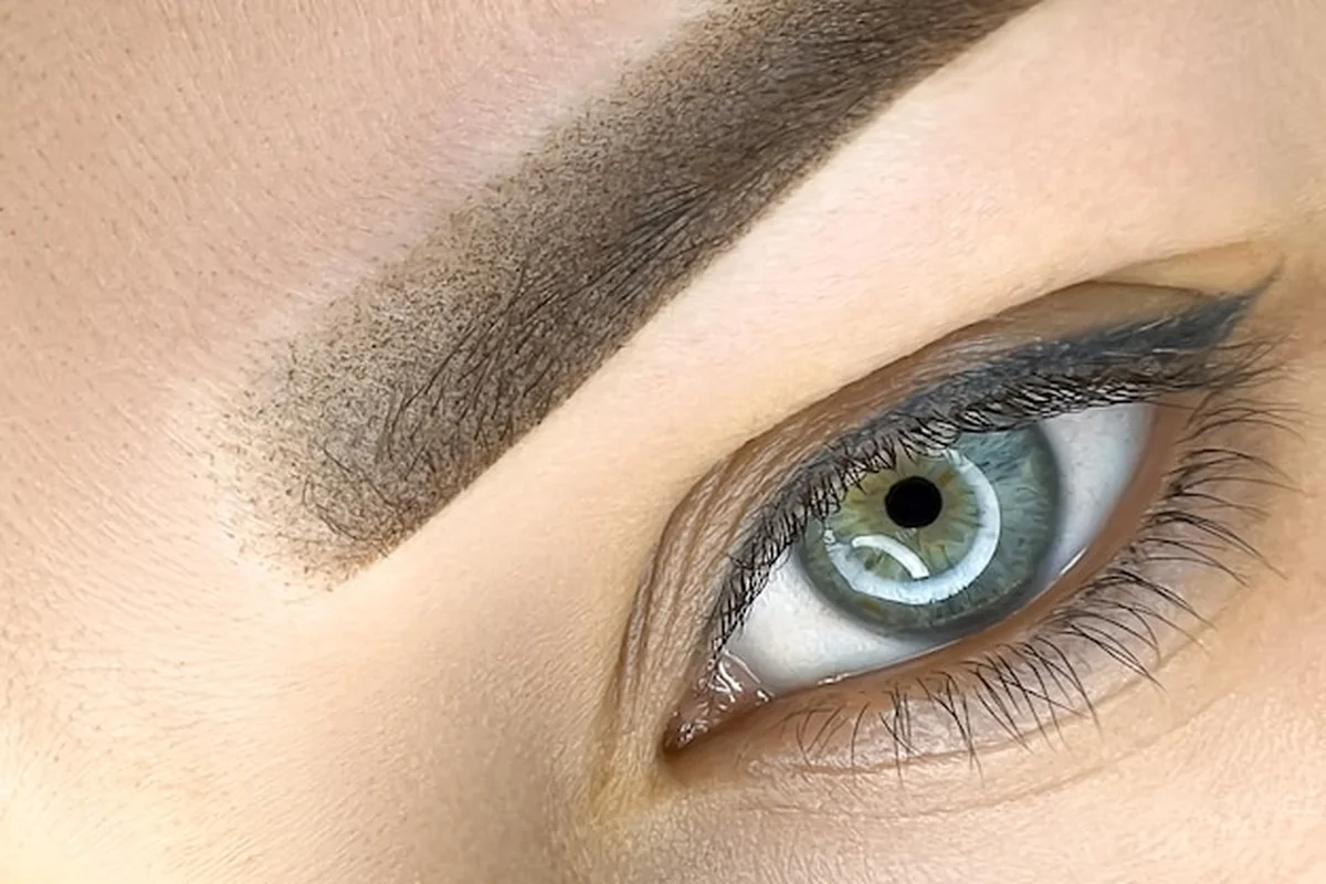 Ile utrzymuje się makijaż permanentny? Trwałość efektu brwi