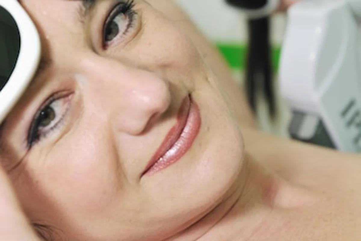 Depilacja laserowa i pielęgnacja skóry w spa oraz studiu kosmetycznym. Najlepsze metody ujędrniania skóry